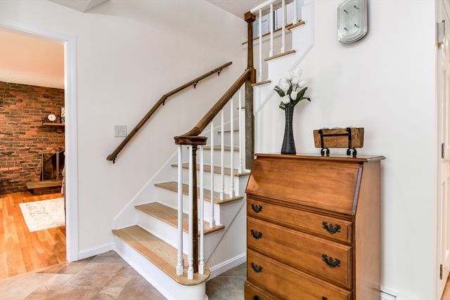 92 Flanagan Drive, Framingham, MA 01701