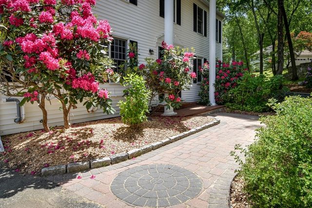 92 Flanagan Drive, Framingham, MA 01701