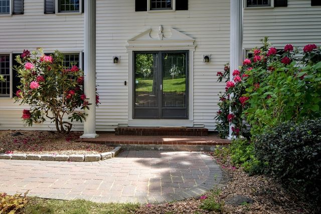 92 Flanagan Drive, Framingham, MA 01701