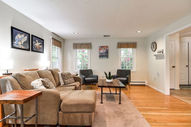 92 Flanagan Drive, Framingham, MA 01701