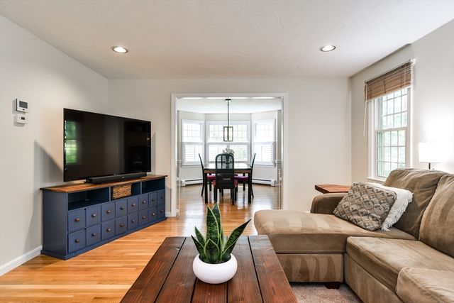 92 Flanagan Drive, Framingham, MA 01701