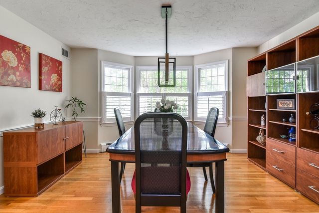 92 Flanagan Drive, Framingham, MA 01701