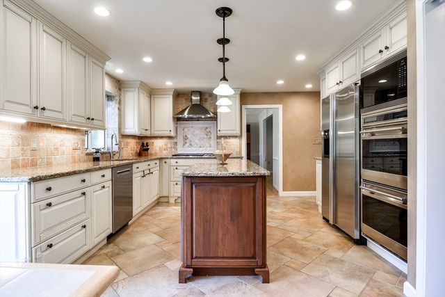 92 Flanagan Drive, Framingham, MA 01701