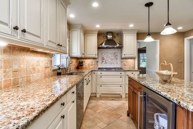 92 Flanagan Drive, Framingham, MA 01701