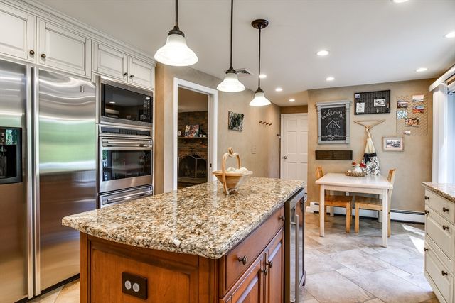 92 Flanagan Drive, Framingham, MA 01701
