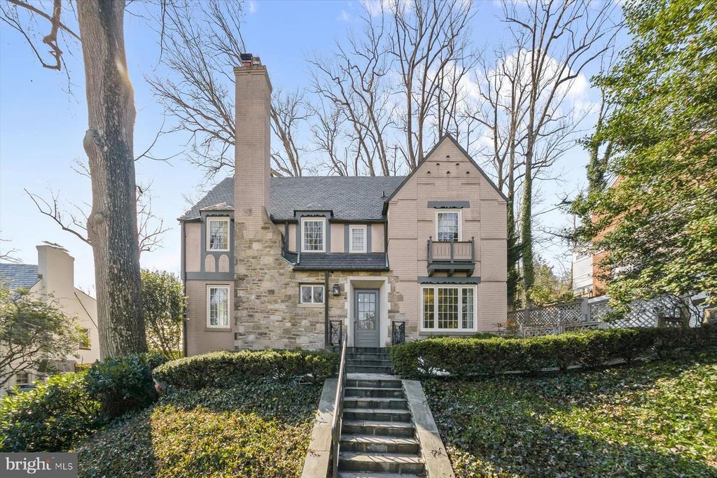 4520 DEXTER ST NW, Washington, DC 20007