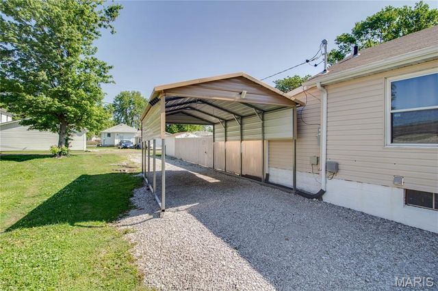 124 E 7th Street, Roxana, IL 62084