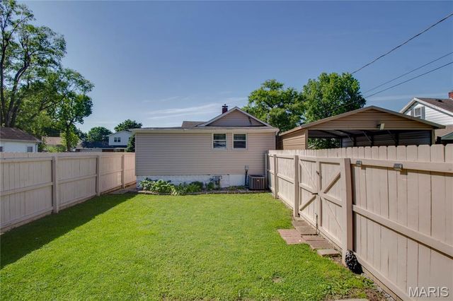 124 E 7th Street, Roxana, IL 62084