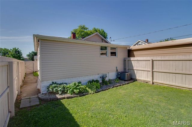 124 E 7th Street, Roxana, IL 62084