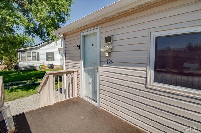 124 E 7th Street, Roxana, IL 62084