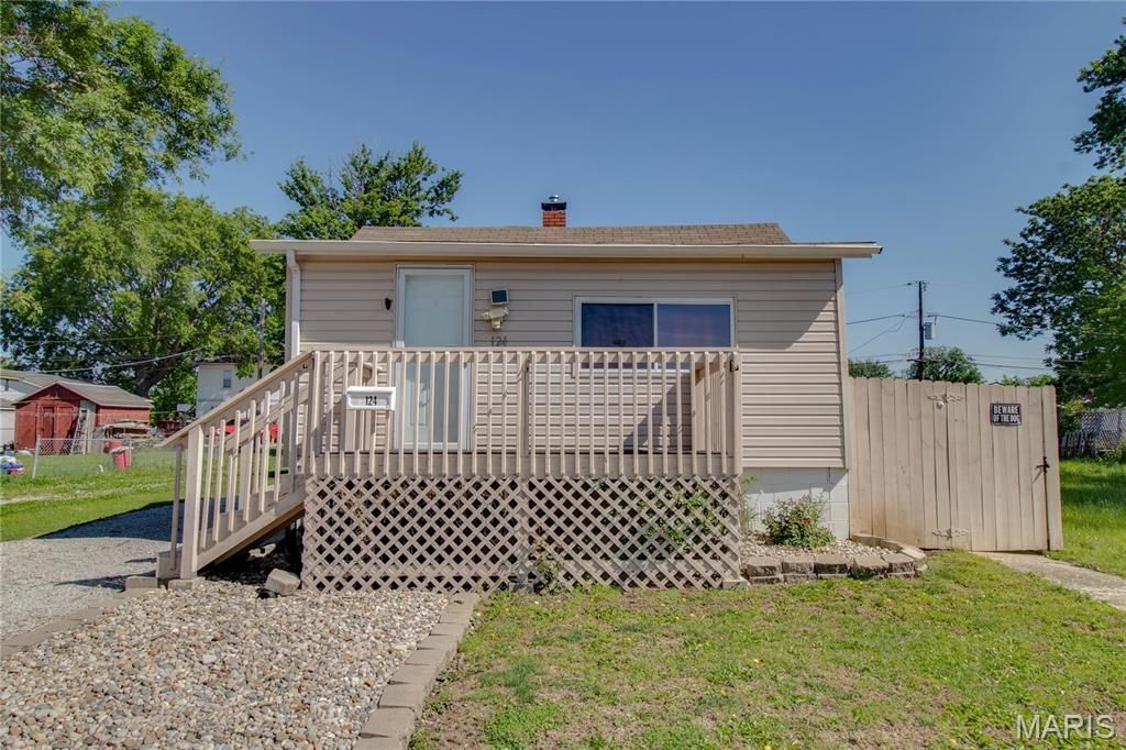 124 E 7th Street, Roxana, IL 62084