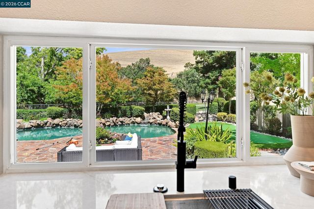 645 Birchwood Ct, Danville, CA 94506