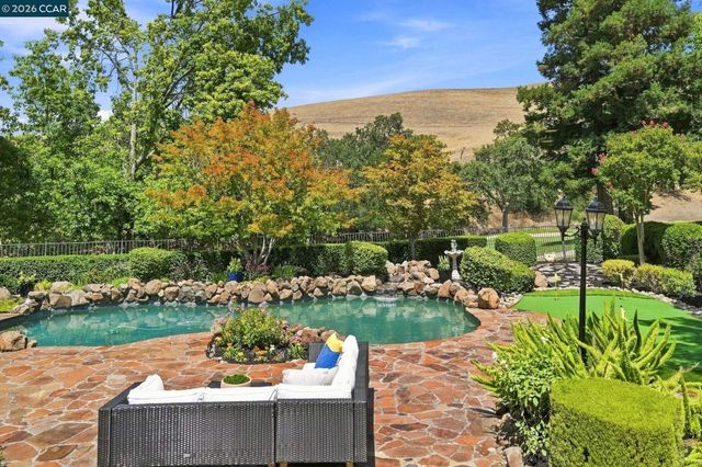 645 Birchwood Ct, Danville, CA 94506