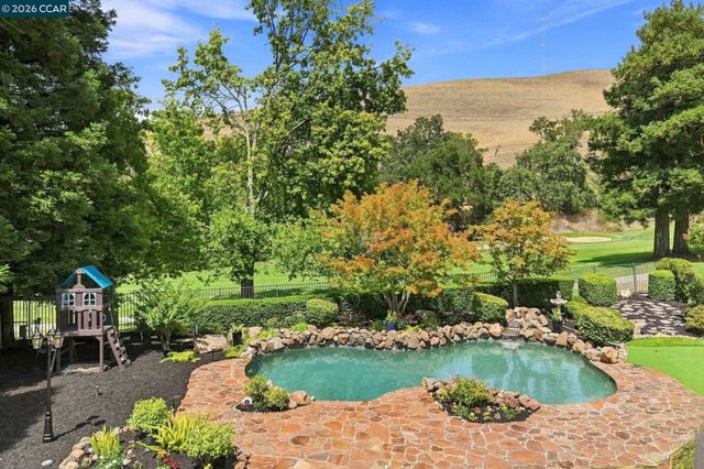 645 Birchwood Ct, Danville, CA 94506