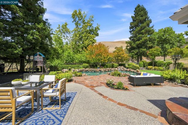 645 Birchwood Ct, Danville, CA 94506