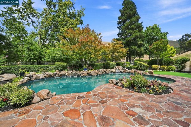 645 Birchwood Ct, Danville, CA 94506