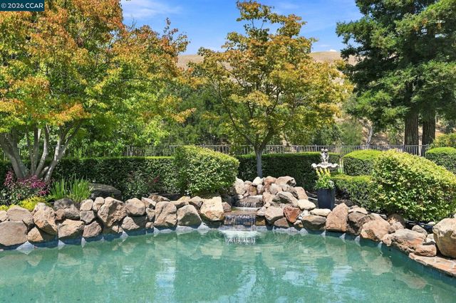 645 Birchwood Ct, Danville, CA 94506