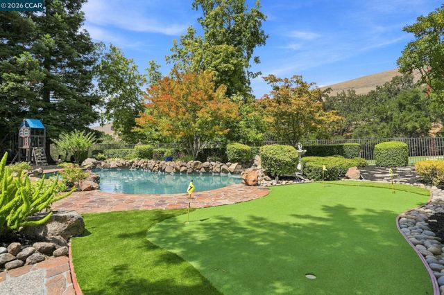 645 Birchwood Ct, Danville, CA 94506