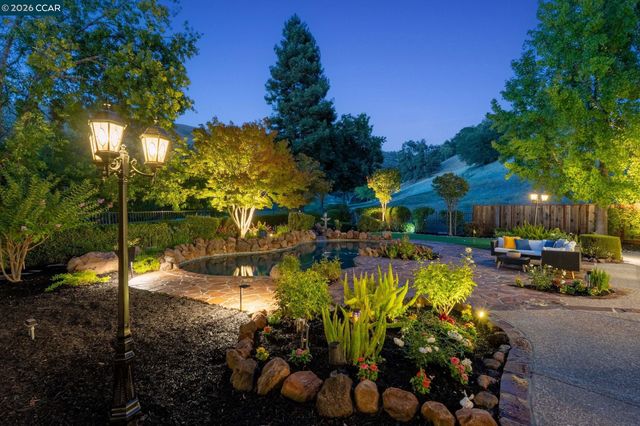 645 Birchwood Ct, Danville, CA 94506