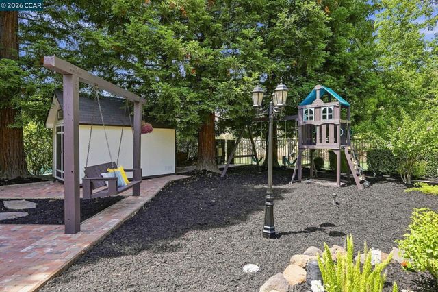 645 Birchwood Ct, Danville, CA 94506