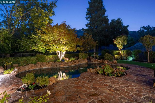 645 Birchwood Ct, Danville, CA 94506