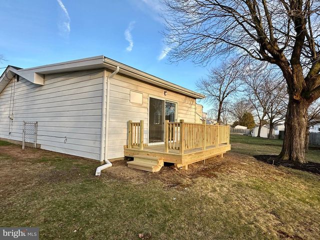 21 ROLLING LN, Hamilton, NJ 08690