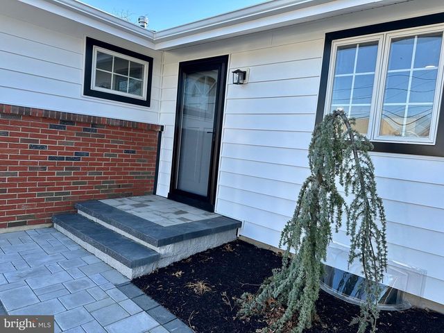 21 ROLLING LN, Hamilton, NJ 08690