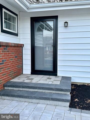 21 ROLLING LN, Hamilton, NJ 08690