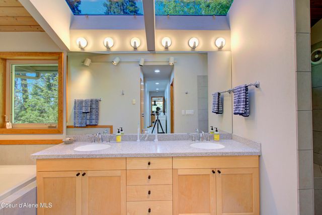 17718 E CAPE HORN RD, Bayview, ID 83803