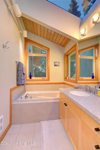 17718 E CAPE HORN RD, Bayview, ID 83803