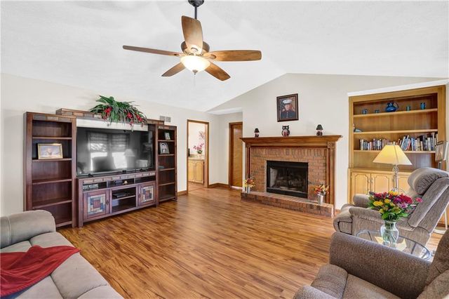 147 Springwater Trace, Woodstock, GA 30188