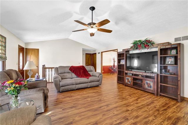 147 Springwater Trace, Woodstock, GA 30188