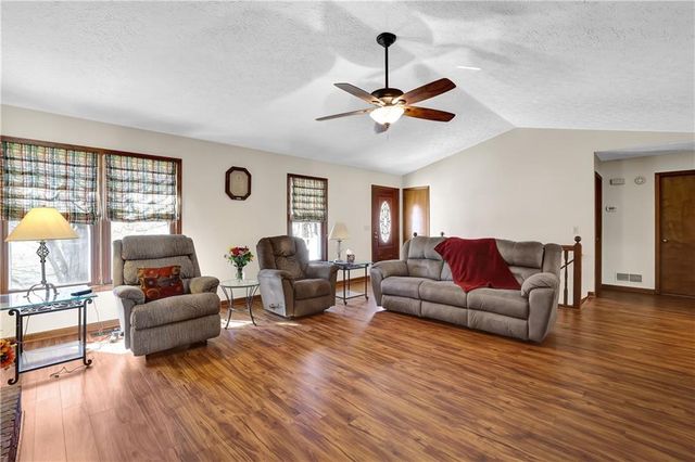 147 Springwater Trace, Woodstock, GA 30188