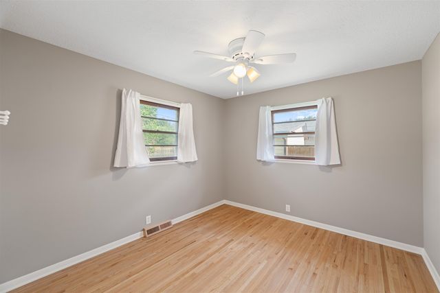 2037 Roach St, Salina, KS 67401