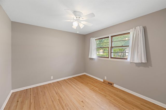 2037 Roach St, Salina, KS 67401