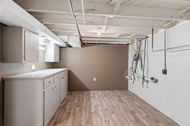 2037 Roach St, Salina, KS 67401