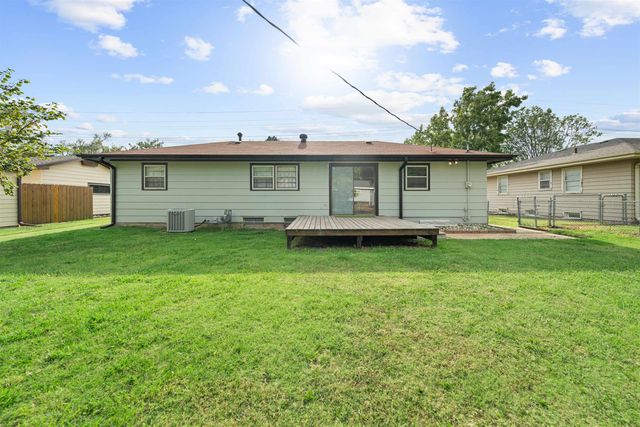 2037 Roach St, Salina, KS 67401