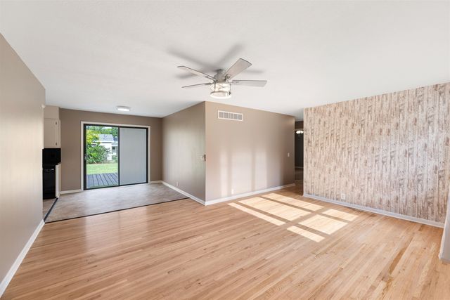 2037 Roach St, Salina, KS 67401