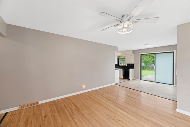 2037 Roach St, Salina, KS 67401