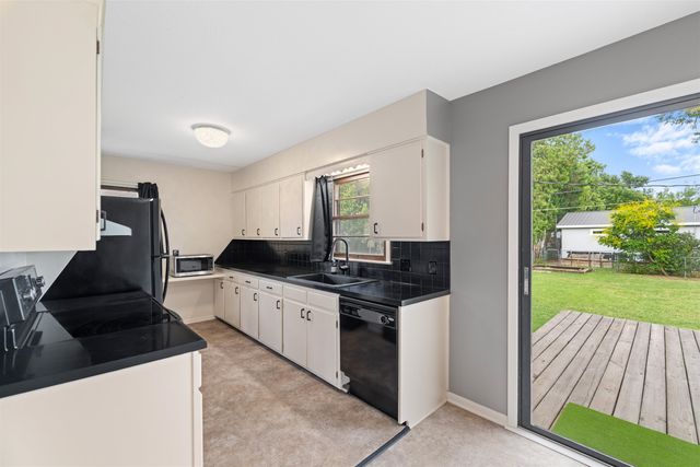 2037 Roach St, Salina, KS 67401