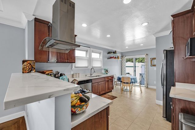 2927 2927 Seminary Ave, Oakland, CA 94605