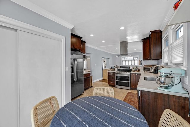 2927 2927 Seminary Ave, Oakland, CA 94605