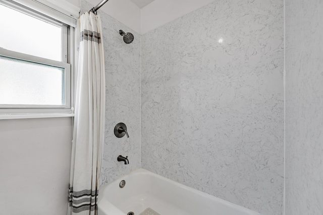 2927 2927 Seminary Ave, Oakland, CA 94605