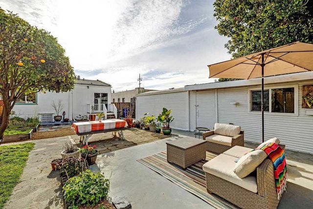 2927 2927 Seminary Ave, Oakland, CA 94605