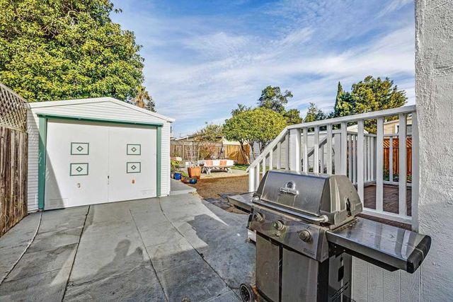 2927 2927 Seminary Ave, Oakland, CA 94605