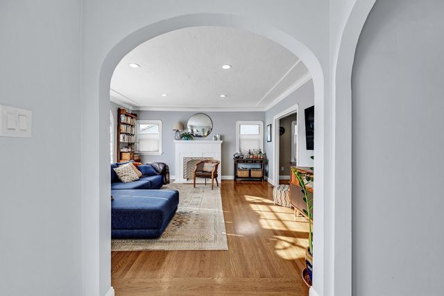 2927 2927 Seminary Ave, Oakland, CA 94605