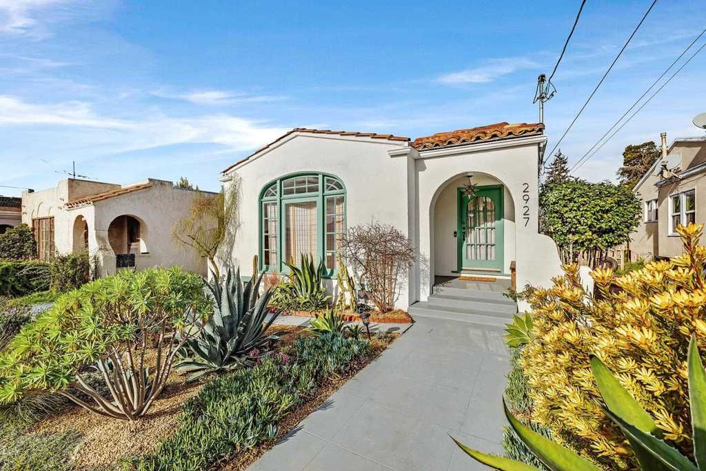 2927 2927 Seminary Ave, Oakland, CA 94605