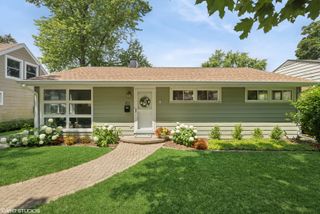 311 Garfield Avenue, Libertyville, IL 60048