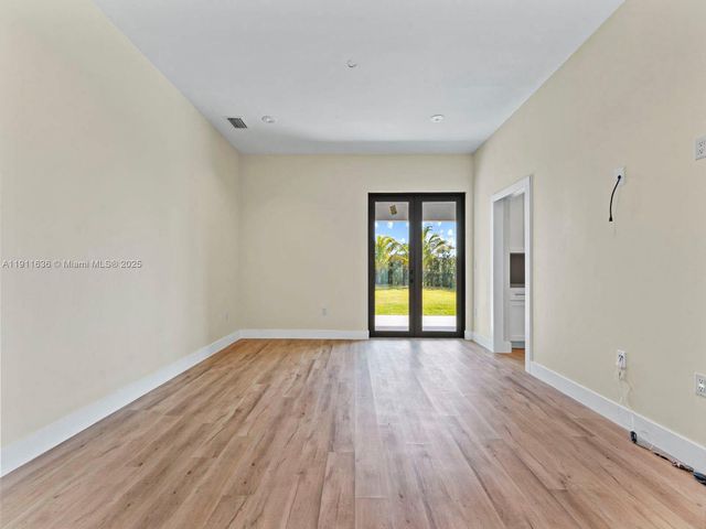 22451 SW 118 Ave, Miami, FL 33170