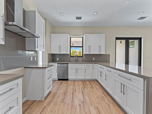 22451 SW 118 Ave, Miami, FL 33170